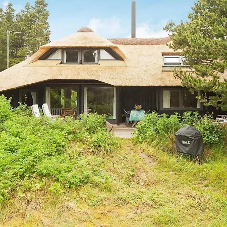 Holiday home Three-bedroom In 85 *
